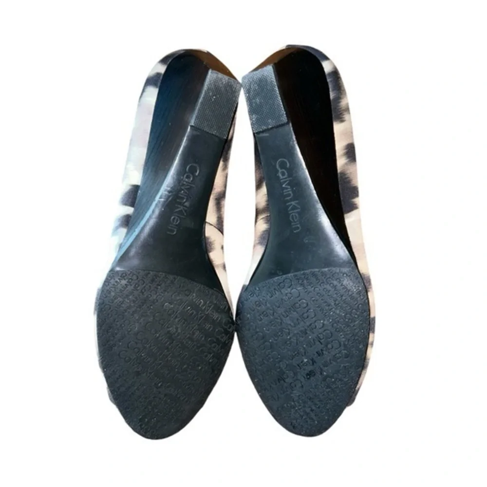 Calvin Klein‎ Shelley Peep Toe Wedges Heels Shoes Neutral Animal Print Size 8.5